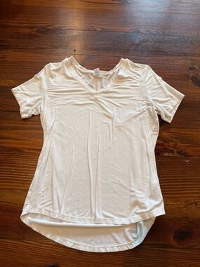 Old Navy White V-Neck Short Sleeve Tee with Curved Hem